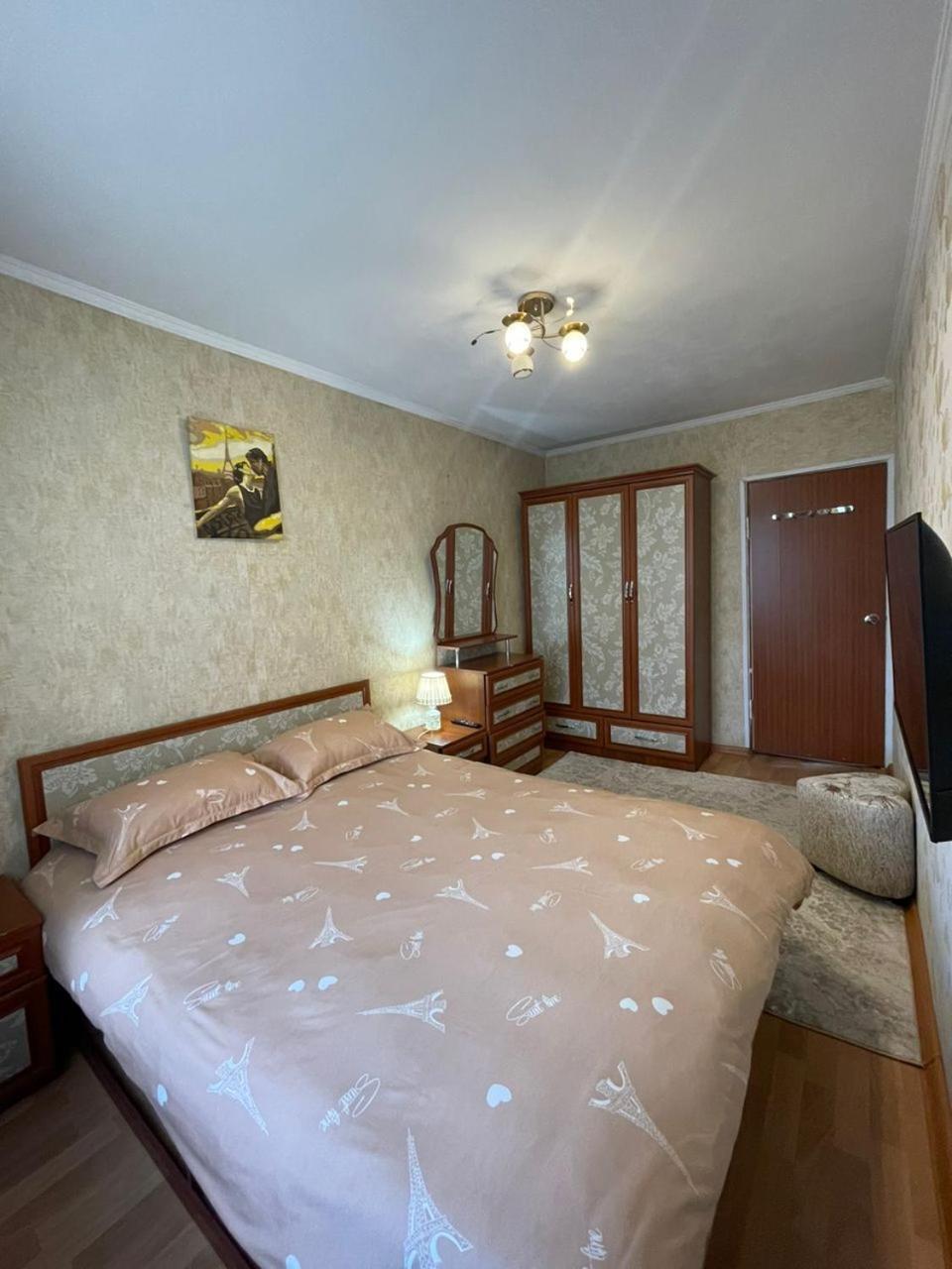 3-Х Комнатная Квартира В 5 Микр 104 Серии 4/4 Μπισκέκ Εξωτερικό φωτογραφία